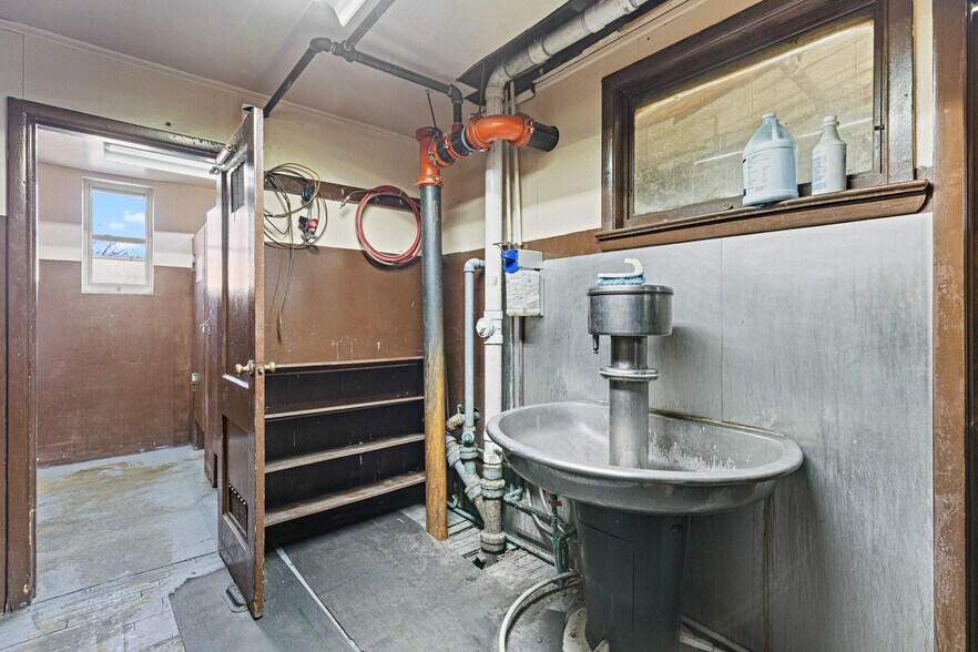 More Photos Of 35 4th Ave, Hawthorne Industrial For Sale