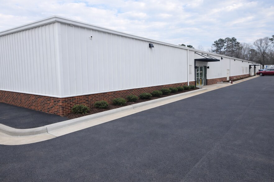 More Photos Of 114 S State St, Haw River Manufacturing For Lease