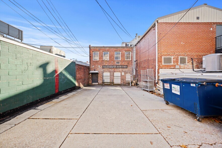 More Photos Of 3135 M St NW, Washington Storefront For Lease