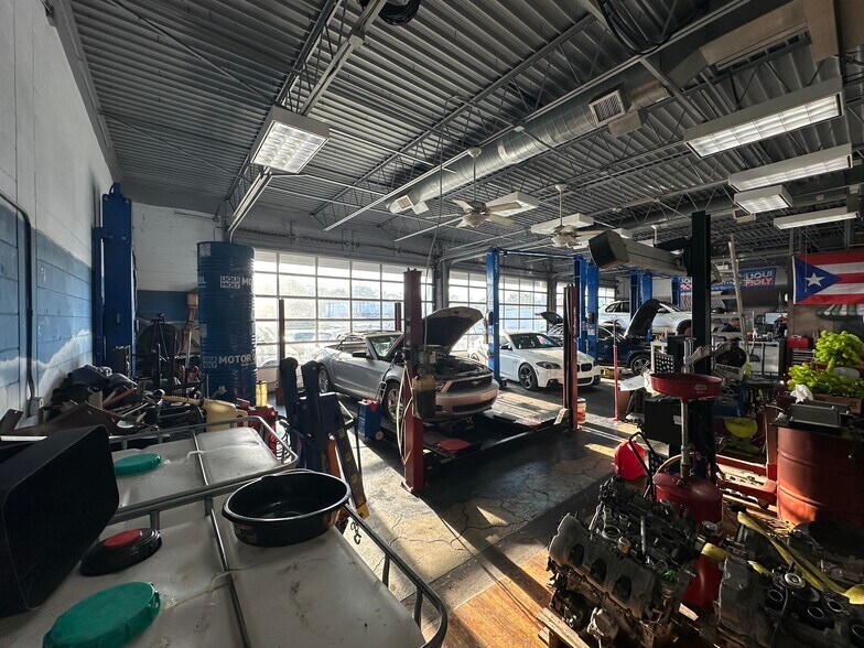 More Photos Of 5541 US Highway 19, New Port Richey Auto Repair For Sale