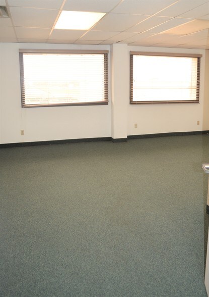 More Photos Of 6125 Airport Fwy, Haltom City Office For Lease