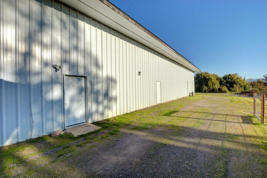 More Photos Of 6804 Agate Rd, White City Flex For Sale