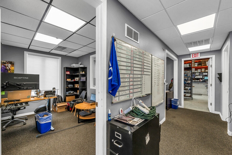 More Photos Of 3180 Coronet Way, Green Bay Manufacturing For Lease