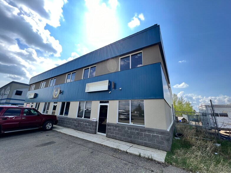 More Photos Of 8121 49 Ave Close, Red Deer Service For Sale