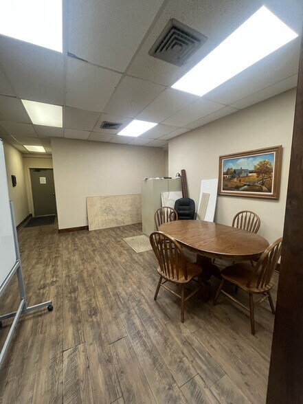More Photos Of 120-122 S College Ave, Tyler Office For Lease
