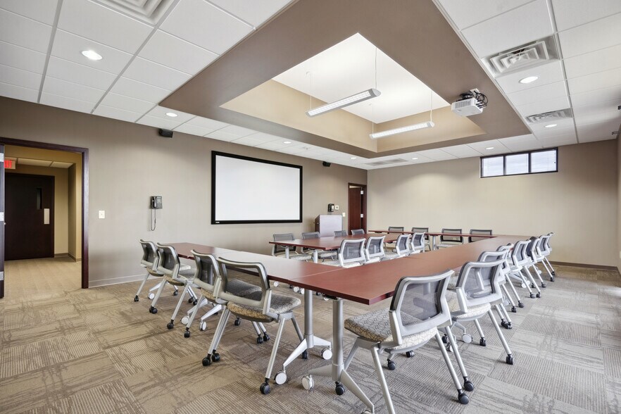 More Photos Of 3015 Greyhound Dr, Waterloo Medical For Lease