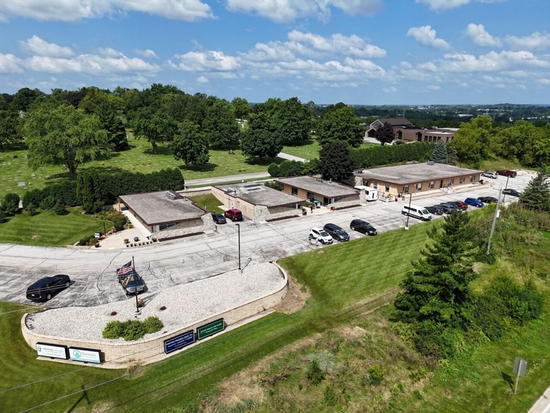 More Photos Of S22W22660 Broadway, Waukesha Office For Lease