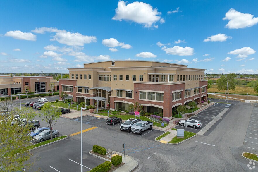 More Photos Of 9700 stockdale Hwy, Bakersfield Office For Lease
