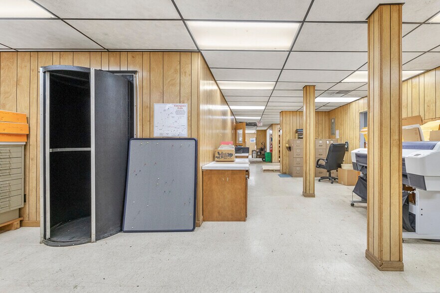 More Photos Of 14924 Beloit Snodes Rd, Beloit Manufacturing For Sale