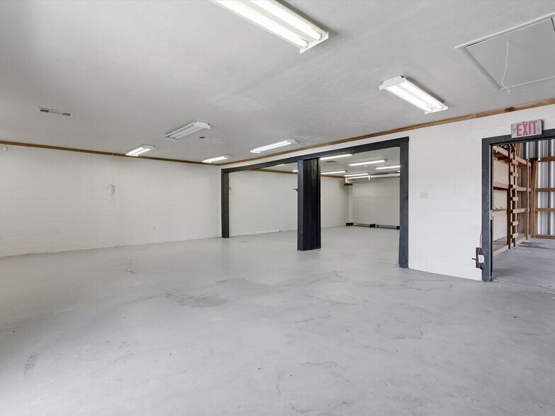 More Photos Of 4208 Benbrook Hwy, Fort Worth Office For Sale
