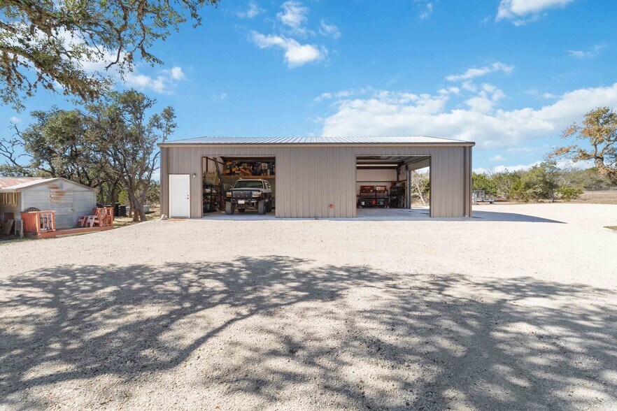 More Photos Of 165 Mari B Dr E, Center Point Flex For Sale