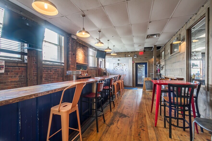 More Photos Of 20 Pleasant St, Canandaigua Office For Sale