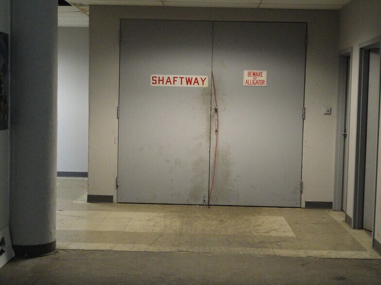 More Photos Of 4 Van Auker St, Rochester Flex For Sale