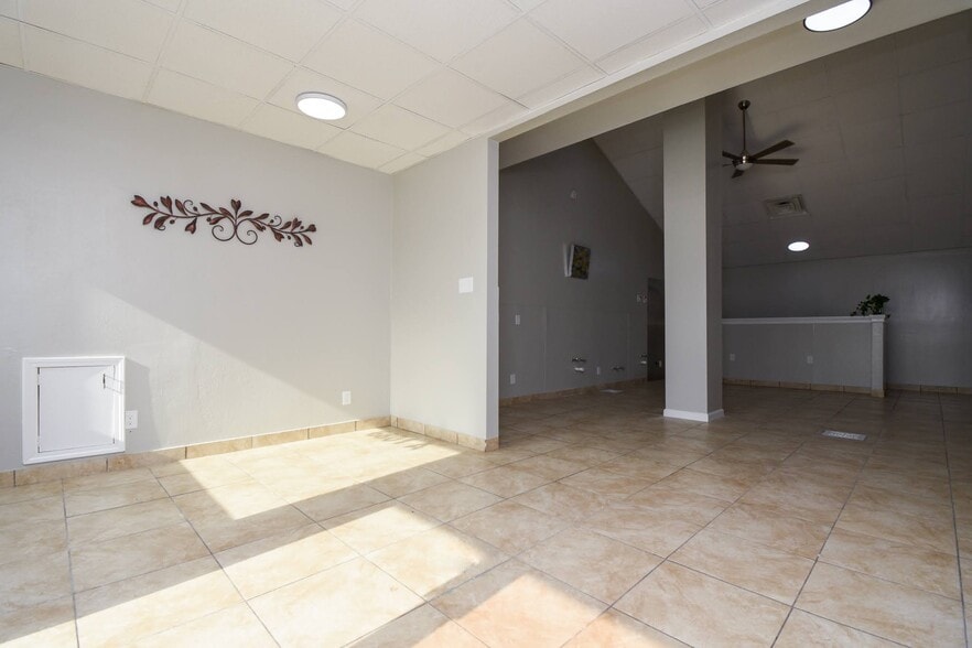 More Photos Of 6801 N Navarro St, Victoria Storefront Retail Office For Sale