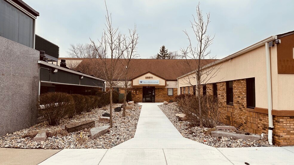 More Photos Of 28511 Orchard Lake Rd, Farmington Hills Medical For Lease