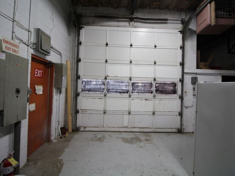 More Photos Of 126 Mayor Magrath Dr N, Lethbridge Storefront For Lease