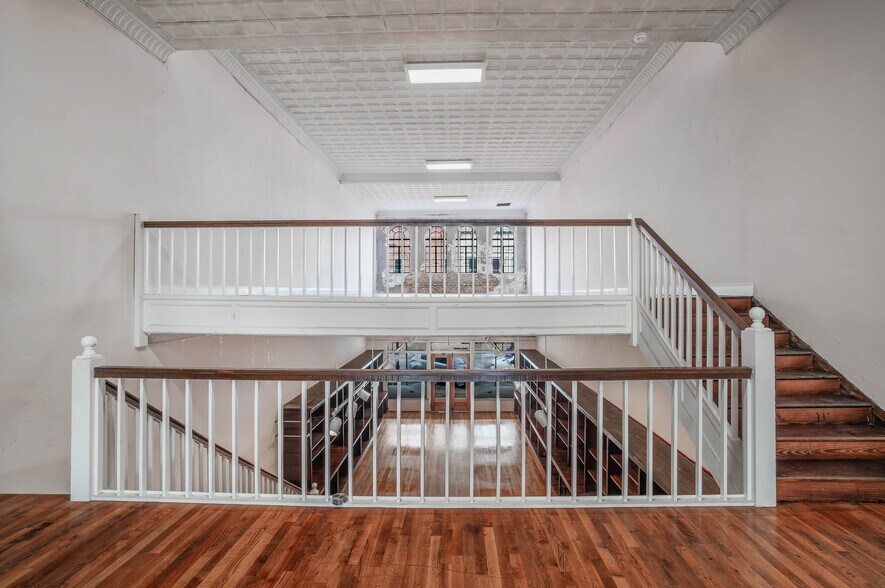 More Photos Of 110 E Main St, Union Storefront Retail Office For Lease