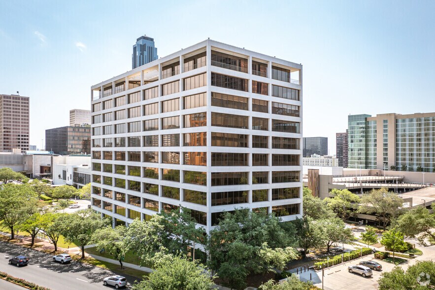 More Photos Of 5251 Westheimer Rd, Houston Unknown For Lease