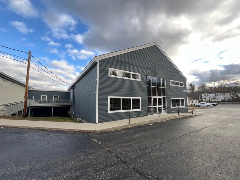 More Photos Of 235 Portland Rd, Gray Office For Lease