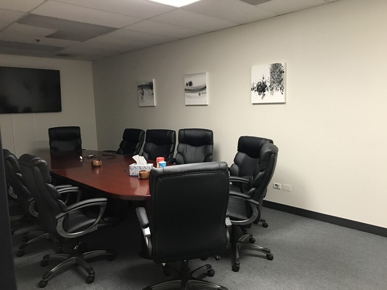 More Photos Of 1303-1359 Barclay Blvd, Buffalo Grove Research And Development For Lease