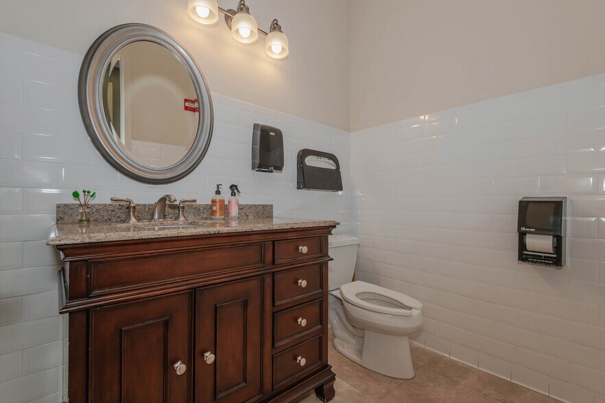 More Photos Of 3001 N 29th Ave, Hollywood Unknown For Lease