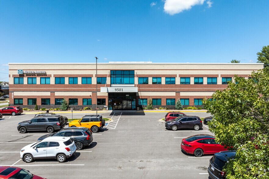 More Photos Of 9501 N Oak Tfwy, Kansas City Medical For Lease