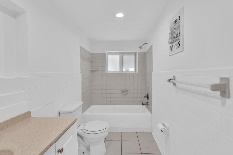 More Photos Of 2140-2160 NW 29th St, Oakland Park Apartments For Sale