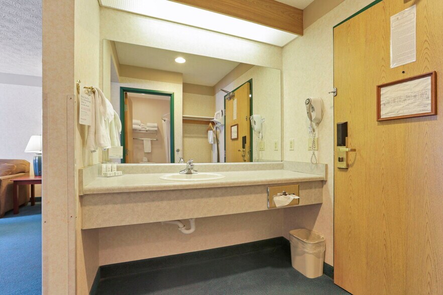 More Photos Of 509 S Wooster Ave, Strasburg Hotel For Sale