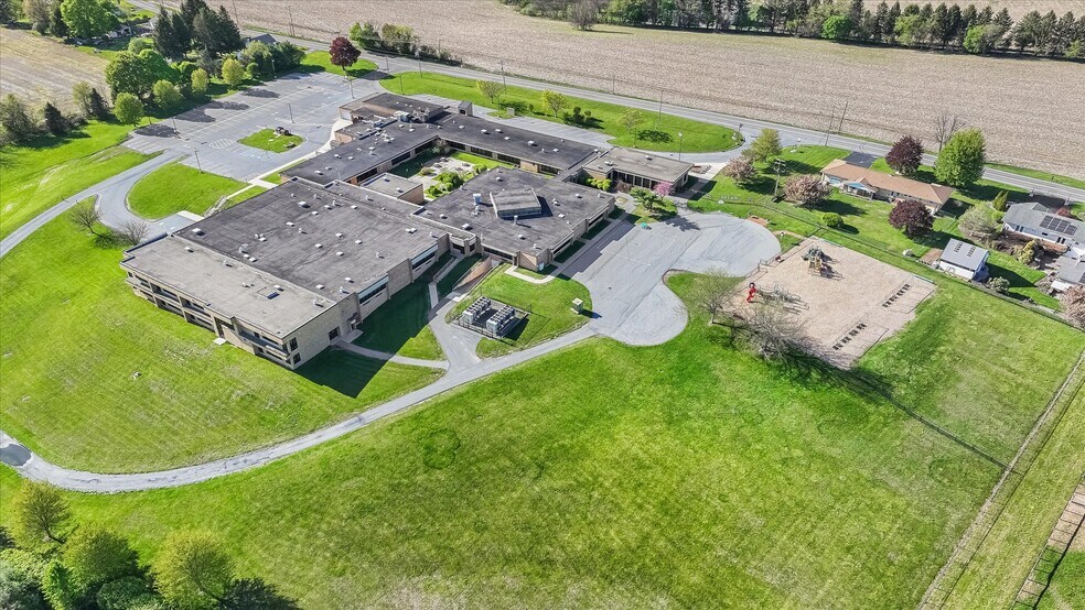 More Photos Of 2835 Mountain View Dr, Bath Office For Sale