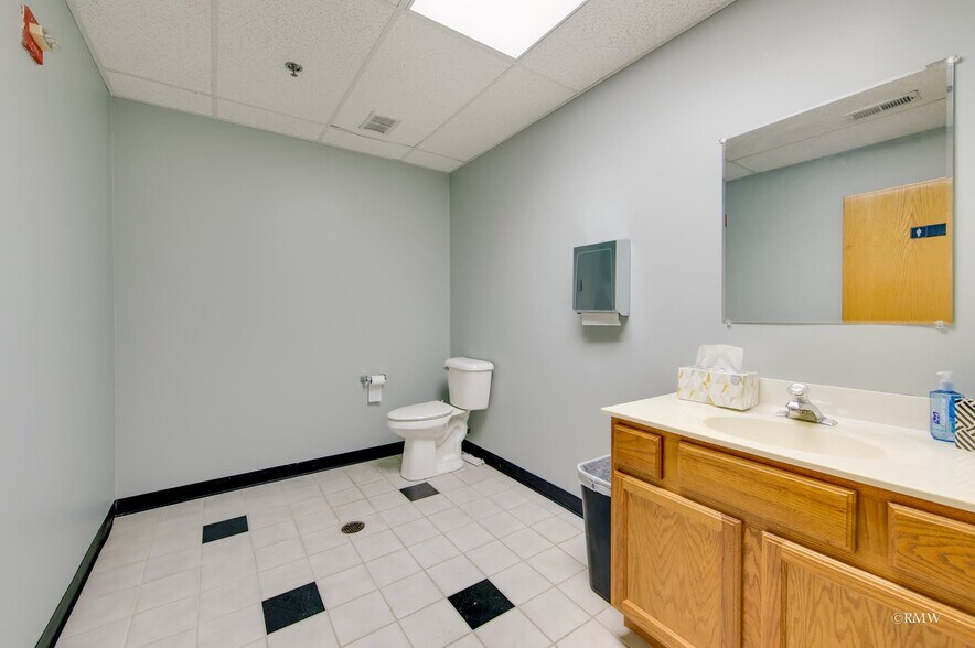 More Photos Of 1015 S Route 83, Elmhurst Coworking Space