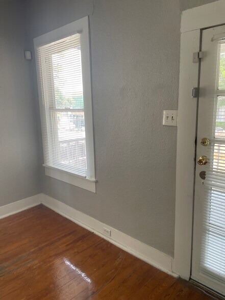 More Photos Of 105 Willim St, San Antonio Medical For Lease