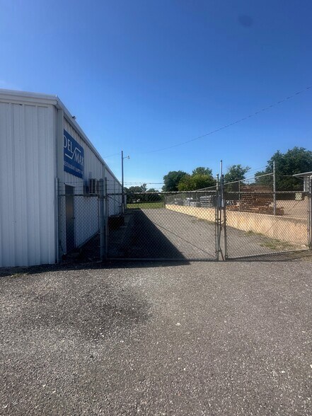 More Photos Of 1700 Baker Rd, Sherman Light Distribution For Lease