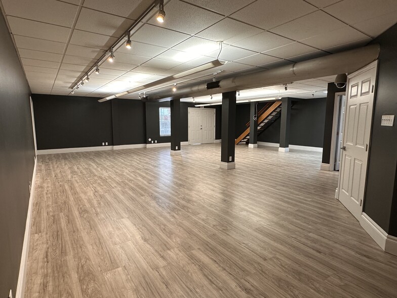 More Photos Of 9743 Cobb St, San Antonio Warehouse For Sale