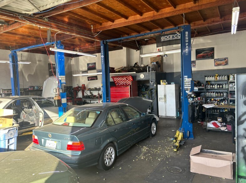 More Photos Of 7345 Canby Ave, Reseda Auto Repair For Sale