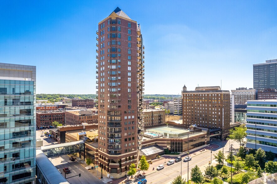 More Photos Of 300 Walnut St, Des Moines Apartments For Sale