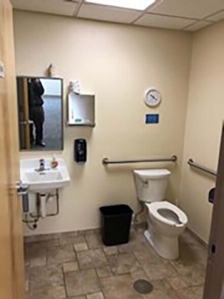 More Photos Of 289 N Plank Rd, Newburgh Office For Lease