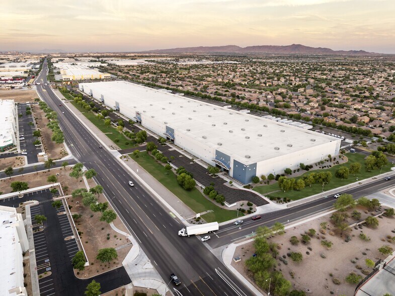 More Photos Of 8585 W Buckeye Rd, Phoenix Distribution For Lease
