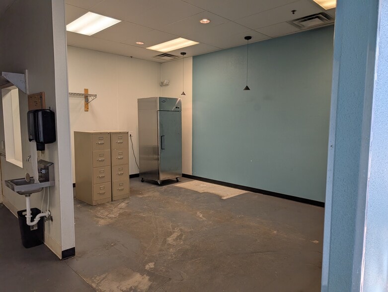 More Photos Of 550 S Broadway Ave, Boise General Retail For Lease