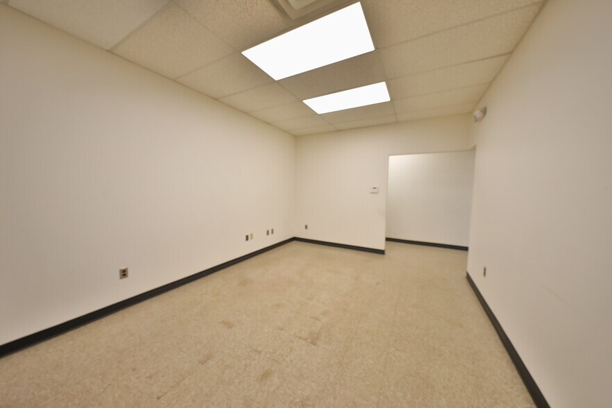 More Photos Of 12 Orben Dr, Landing Showroom For Lease