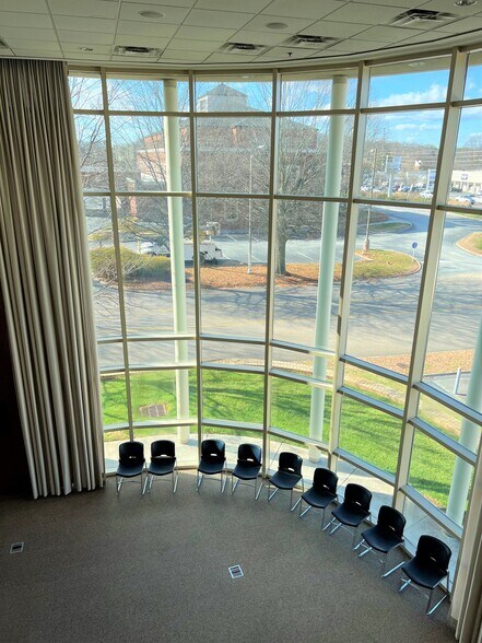 More Photos Of 110 Capital Dr, Knoxville Office For Sale