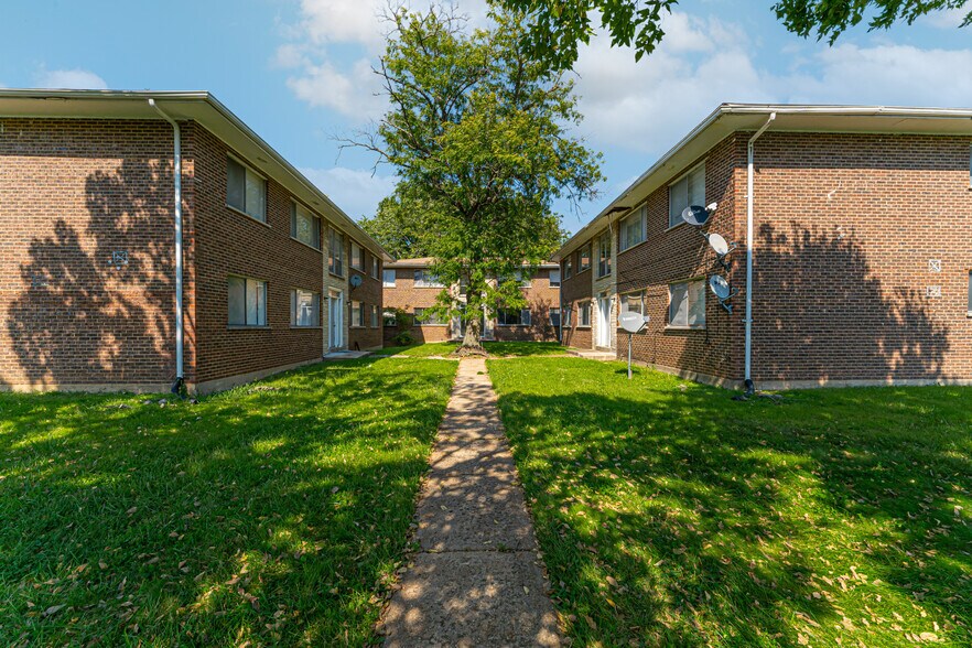 More Photos Of 103-151 Shepley Dr, Saint Louis Apartments For Sale