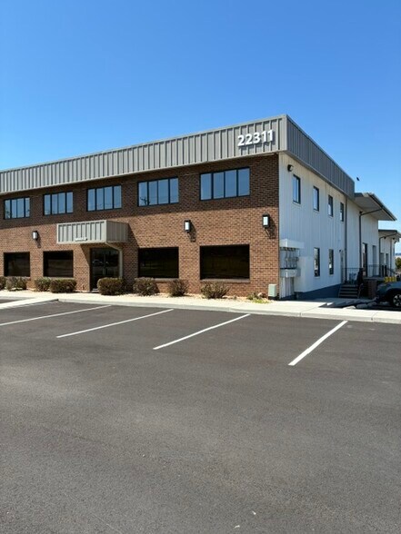 More Photos Of 22311 Shaw Rd, Sterling Flex For Lease