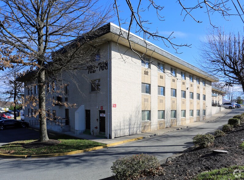 More Photos Of 702-708 E Gude Dr, Rockville Coworking Space