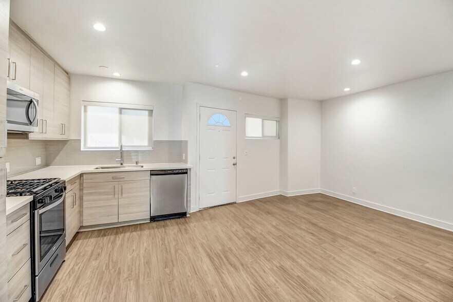 More Photos Of 700 S 6th St, Burbank Apartments For Sale