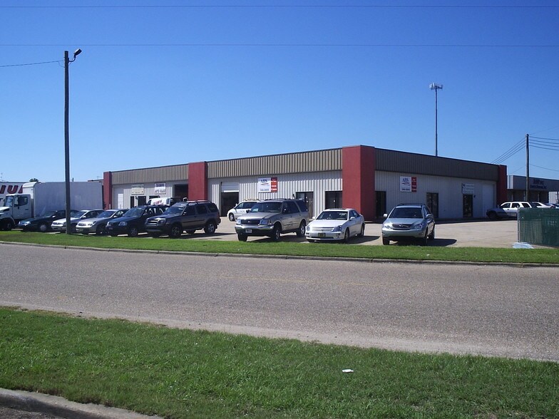 Primary Photo Of 898 Plantation Way, Montgomery Flex For Lease