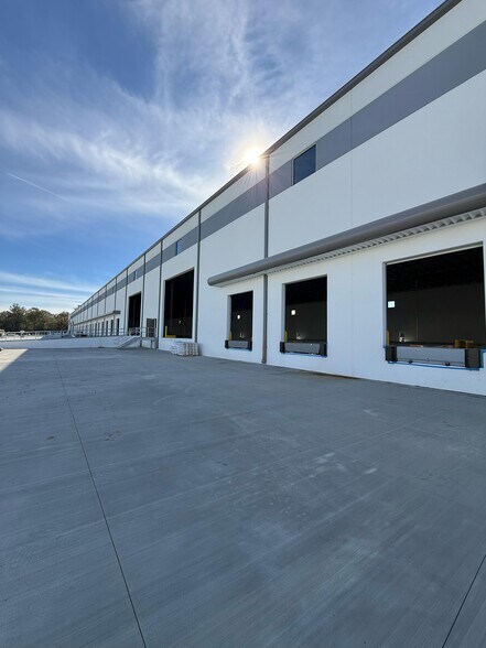 More Photos Of 115 Parkway Dr, Rincon Unknown For Lease