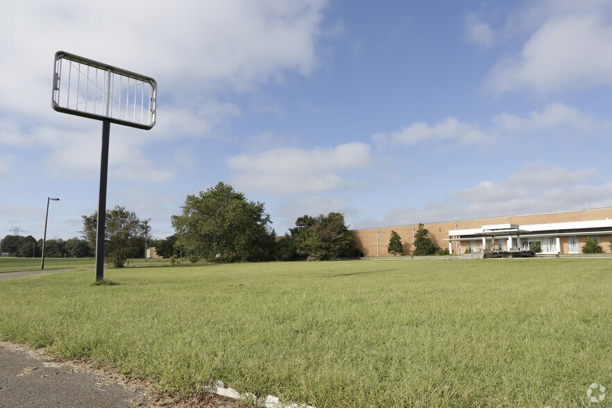 More Photos Of 1649 Pearman Dairy Rd, Anderson Warehouse For Lease