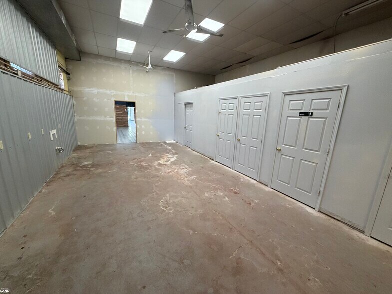 More Photos Of 208 N Main St, Kingfisher Storefront For Sale