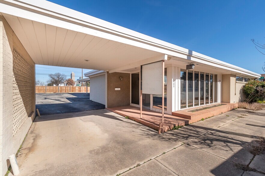 More Photos Of 1100 W Cannon St, Fort Worth Medical For Sale