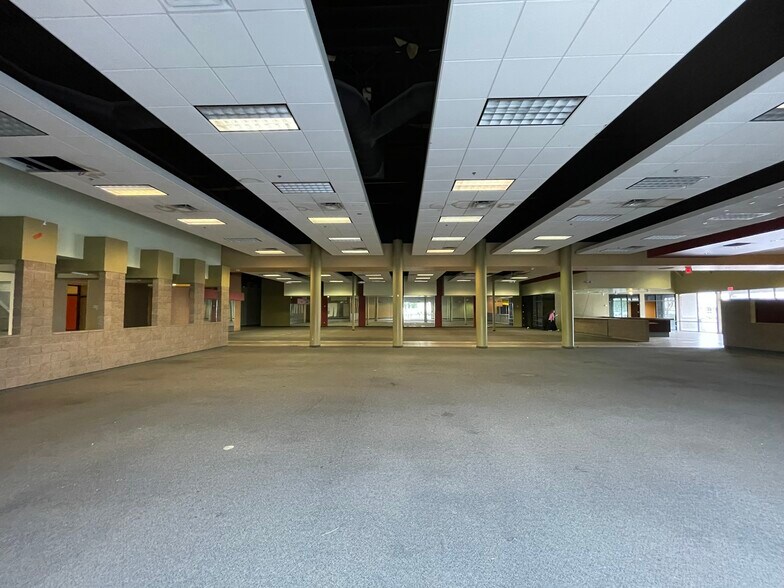 More Photos Of 7759 W Bell Rd, Peoria Storefront For Lease